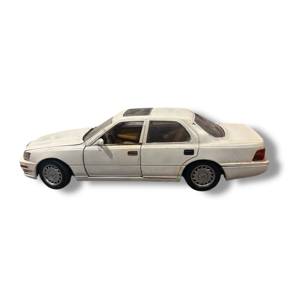 1:18 LEXUS LS400 UCF10 DIE CAST MODEL RARE